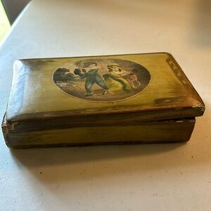 Antique 19th C Papier-Mâché Snuff/Trinket Box Gilt Lacquer Early Victorian